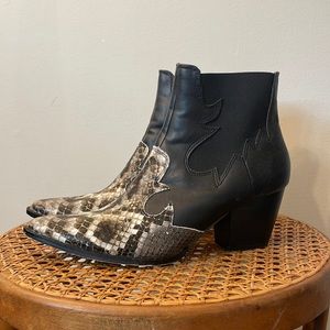 Coconuts by Matisse pull on Melissa boot with snakeskin tips - Size 8